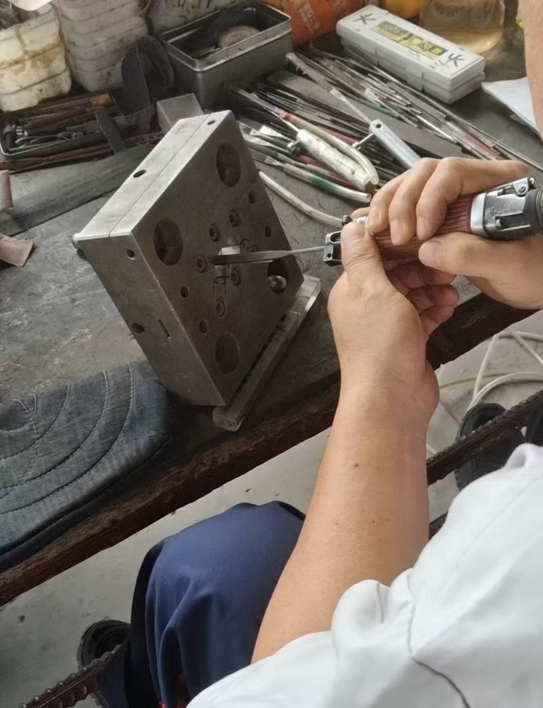 擠出模具在加工過程中出現堵塞怎么辦